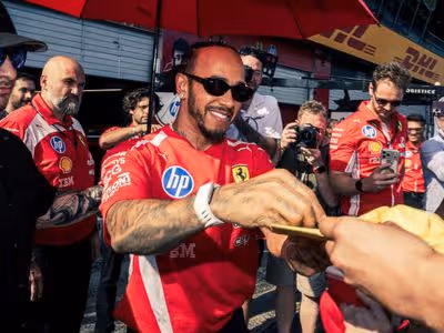 F1: Hamilton avalia chances de lutar pelo oitavo título após primeira vitória com a Ferrari