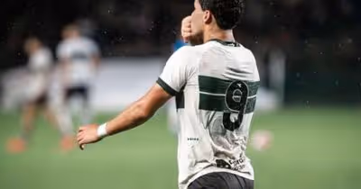 Em jogo com pênaltis e expulsões, Coritiba empata com Londrina e segue sem vencer no Paranaense