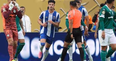 Lateral do Porto discorda de 'amasso' do Palmeiras: 'Não sei que jogo viram'