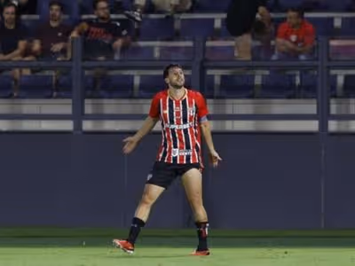 Diretor explica negociação para renovar com Calleri: