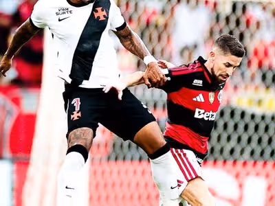 Com emoção até o final, Flamengo e Vasco empatam Clássico dos Milhões