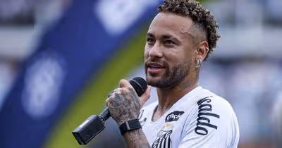 Neymar lamenta saída de jogador e critica diretoria do Santos: 'Merecia mais respeito'