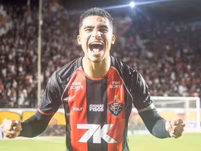 Renê faz desabafo após classificação do Vitória; saiba o que disse