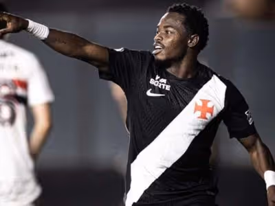 Andrés Gómez celebra reencontro do Vasco com a vitória e convocação para Copa do Mundo
