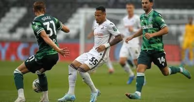 Corinthians e Santos disputam a contratação de atacante