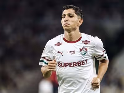 Savarino corre risco de desfalcar Fluminense em duelo contra Corinthians; entenda