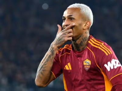 Wesley minimiza comparação com Cafu e destaca desejo de ajudar Roma