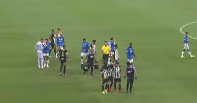 Atlético descarta fratura em volante, que sofre corte profundo no pé