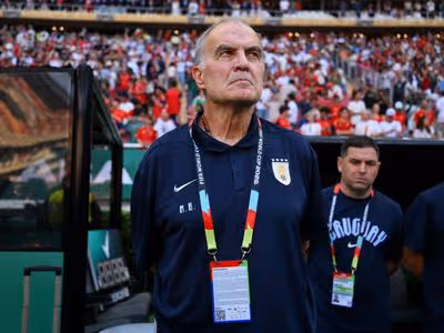 Após eliminação, Bielsa revela que Muslera pediu para ser substituído
