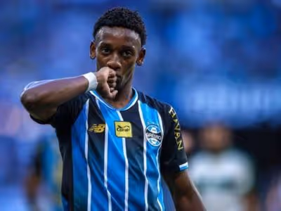 Gabriel Mec brilha, recebe elogios e reforça liderança do Grêmio
