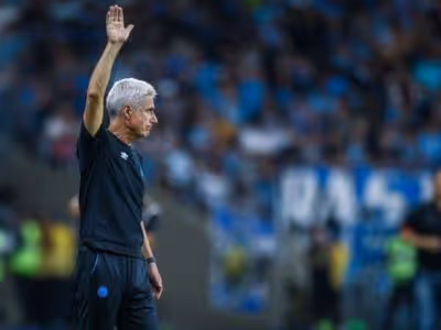 Luís Castro destaca triunfo do Grêmio sobre Palestino após viagens longas