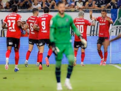 Roberto Assaf: Flamengo, sob chuva, faz 1 a 0 no Remo e lidera