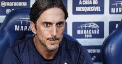 'Perto do rebaixamento', Zubeldía afirma ter recusado proposta de rival do Fluminense no Brasileirão