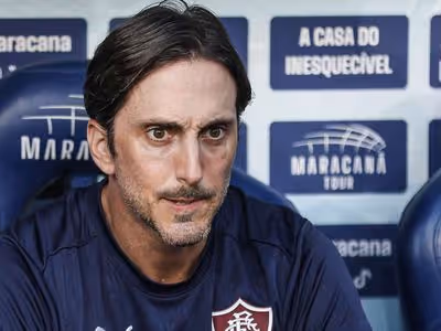 Titular do Fluminense sofre lesão no joelho e vira desfalque