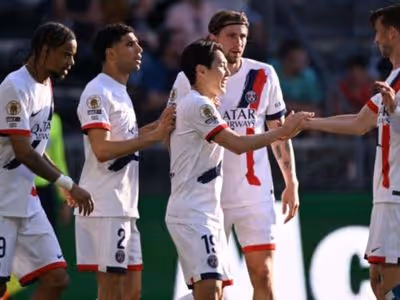Beraldo marca, PSG vence e se aproxima do título francês