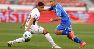 Com reação incrível, La U arranca empate contra o Lanús na Sul-Americana
