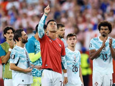 Martínez dedica virada portuguesa a Diogo Jota