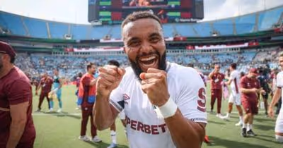 Samuel Xavier se emociona após triunfo do Fluminense: 'Continuar fazendo história'