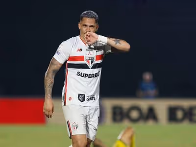 Luciano supera Rogério Ceni após gol da vitória contra o Mirassol