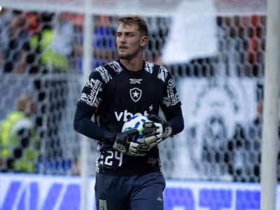Botafogo empresta goleiro Léo Linck para clube português