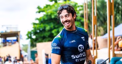WSL: Yago Dora vira bateria no último minuto em Jeffreys Bay e garante liderança do ranking
