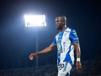 Ex-Inter encerra ciclo no exterior e fica livre para assinar com qualquer clube