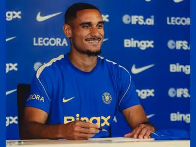 Chelsea anuncia contratação do zagueiro francês Lacroix