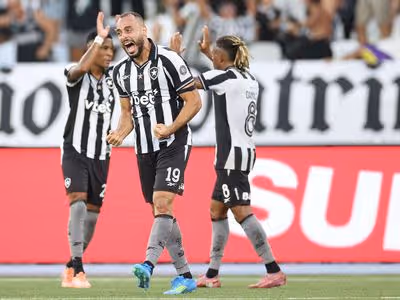 Arthur Cabral fala sobre Neto e elogia atuação de companheiro contra Atlético-MG