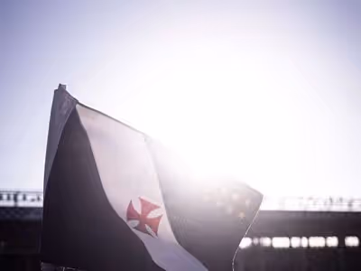 Vasco antecipa valorização salarial de peça vigiada pelo Corinthians