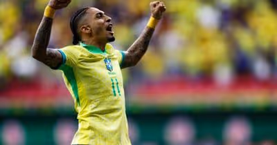 Raphinha leva prêmio de craque de La Liga e alfineta Fifa: 'Agradeço por verem meus jogos'