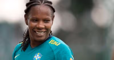 Formiga vê diferença em jogadoras que atuam fora do país e elogia Arthur Elias e CBF