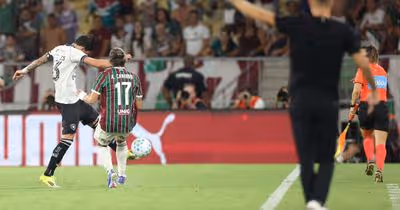 Derrota com um a mais evidencia carências no elenco em clássico contra o Fluminense
