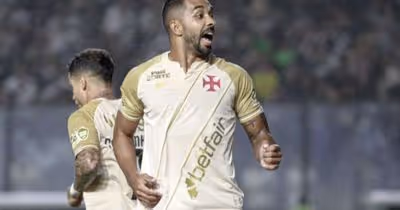 Paulo Henrique celebra