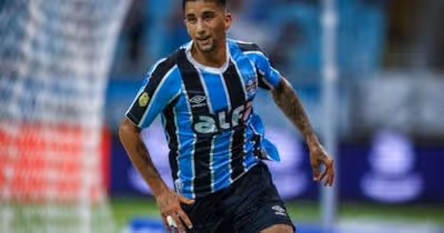 Cristian Olivera cai na hierarquia e passa a pensar em deixar o Grêmio