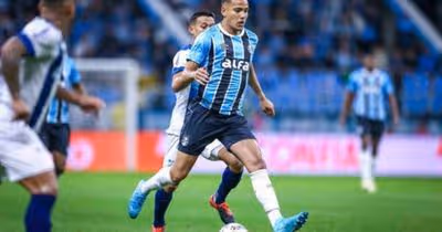 Gustavo Martins desperta interesse do Besiktas, mas Grêmio mantém postura firme