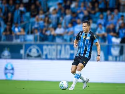 Cirurgia de Marlon é bem-sucedida e lateral do Grêmio pode antecipar retorno