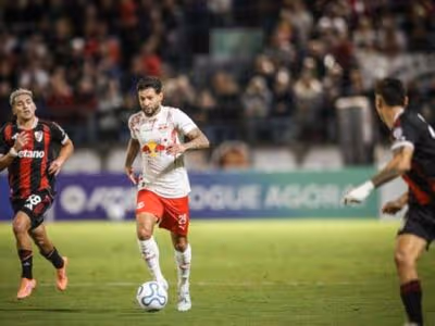 Com um a menos, Bragantino sofre gol nos acréscimos e perde para o River Plate