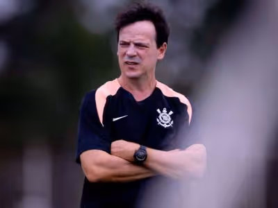 Corinthians: Fernando Diniz fala sobre lesões de Yuri Alberto e Labyard