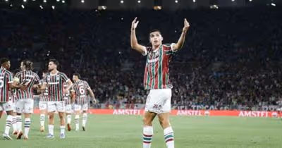 Serna iguala feitos de Arias e Ganso pelo Fluminense