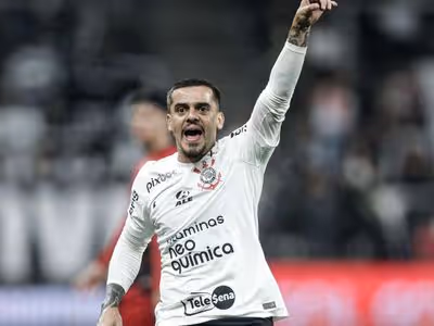 Fagner desabafo sobre saída do Corinthians: 'Me pediram para sair por telefone'