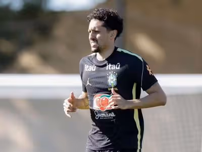 Ancelotti testa mudanças e reintegra Vini Jr em treino da Seleção