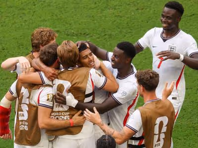 Inglaterra transforma disputa pelo bronze em espetáculo, derrota a França e faz história na Copa