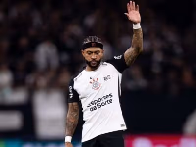 Memphis Depay deve desfalcar o Corinthians por quatro semanas