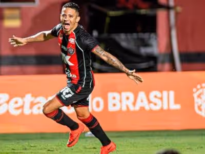 Vitória goleia o Athletico e carimba vaga nas quartas da Copa do Brasil