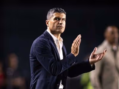 Cuiabano volta e Robert Renan desfalca o time; veja a escalação do Vasco