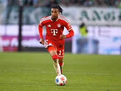Olise desbanca Mbappé e é eleito melhor francês fora do país