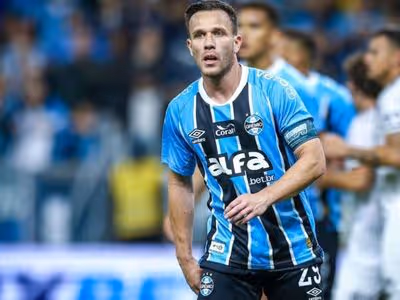 Com futuro indefinido no Grêmio, Arthur recebe sondagens de Cruzeiro e Fluminense
