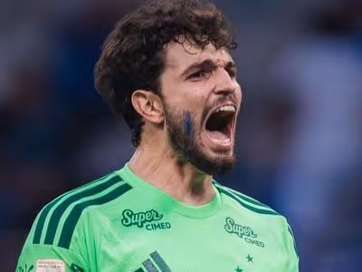 Otávio é eleito goleiro do mês no Brasileirão e torcedores reagem: 'Único que salva'