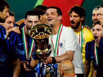 Internazionale renova contrato do técnico Cristian Chivu até 2028