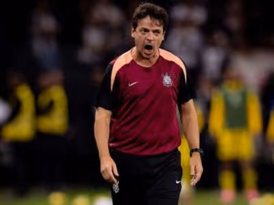 Diniz enfrenta 'pedra no sapato' para fazer o Corinthians crescer no Brasileirão